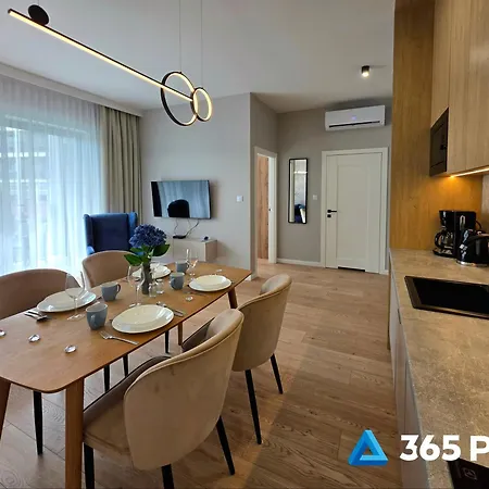 365pam - New Moon Przy Plazy